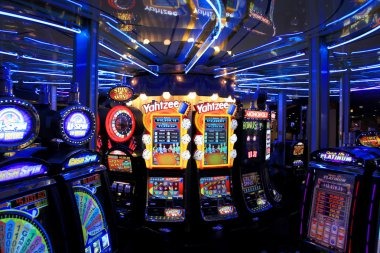 pin4d Number Pattern live-dealer studio with HD camera, number display board, and real-time chat